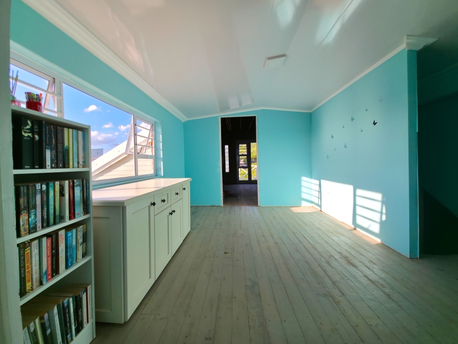 5 Bedroom Property for Sale in Hawston Western Cape